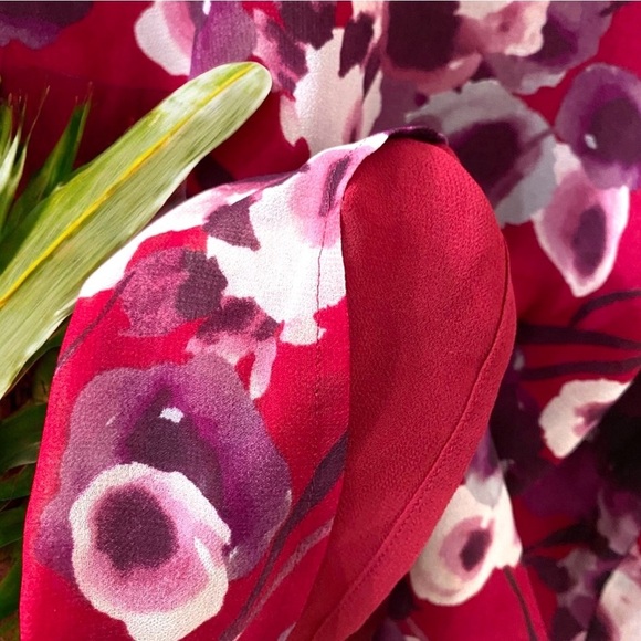 CALVIN KLEIN Red Blouse w/ Purple & White Floral Pattern - Medium - Picture 2 of 9